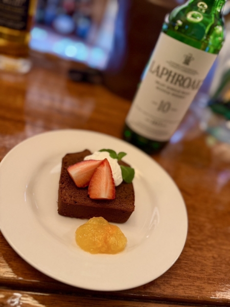 ラフロイグ風味のチョコレートケーキ